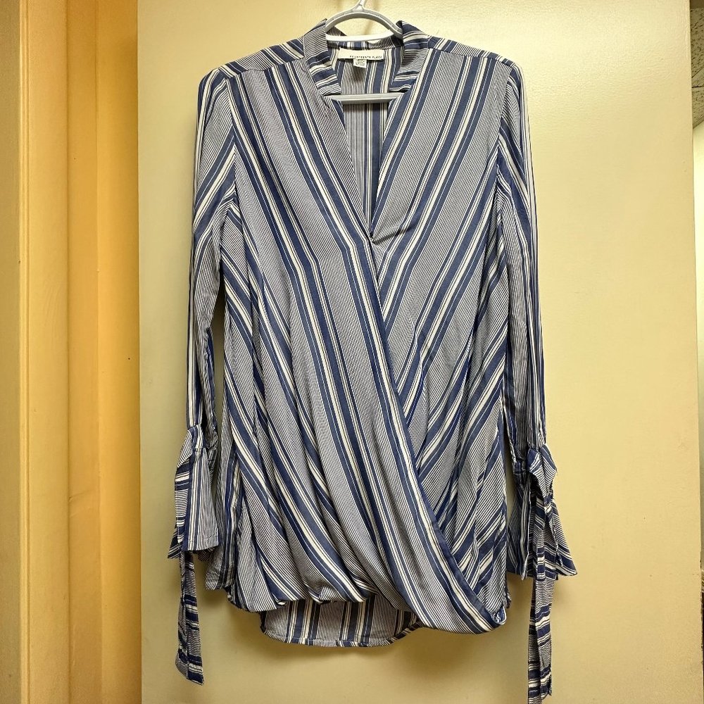 Fourteenth Place-Size Small long sleeve (ties on sleeves)